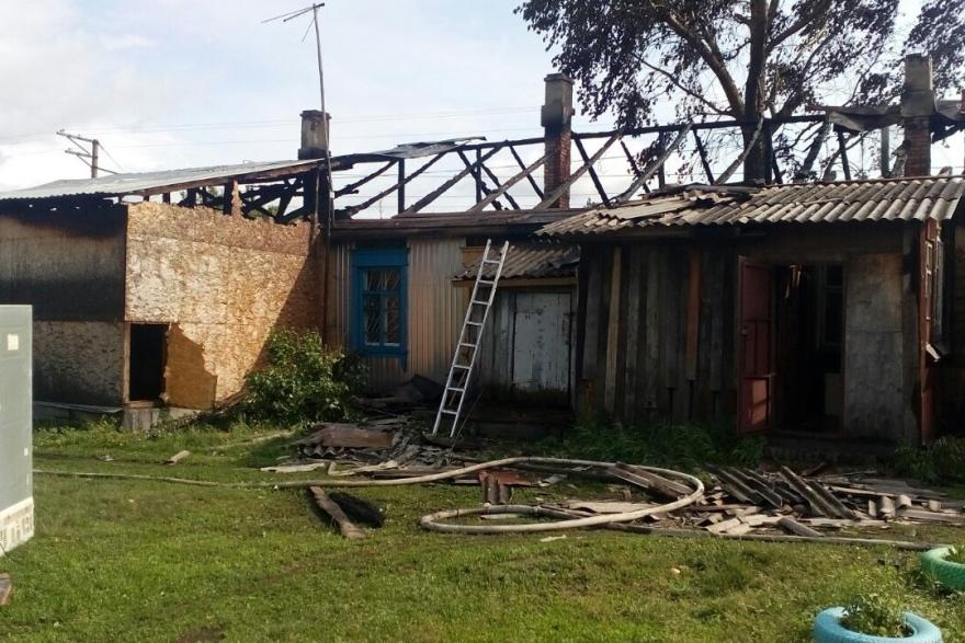 В Кетовском районе горел жилой дом
