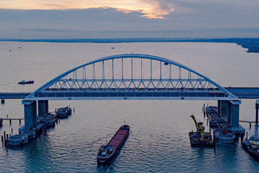 Движение поездов по Крымскому мосту начнется зимой 