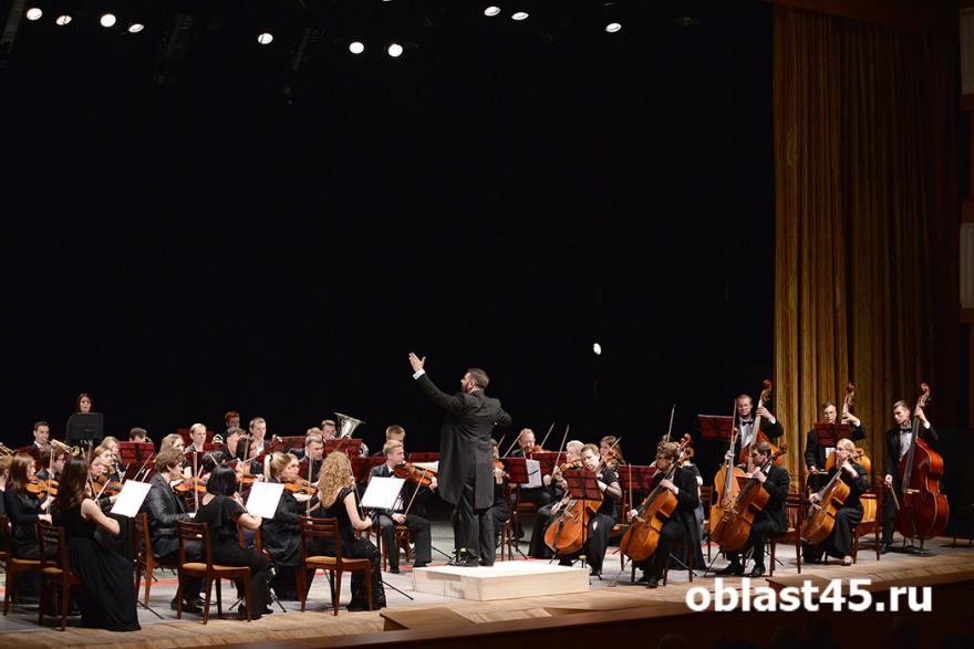 Зауральский симфонический оркестр завершил сезон произведениями Брамса и Чайковского