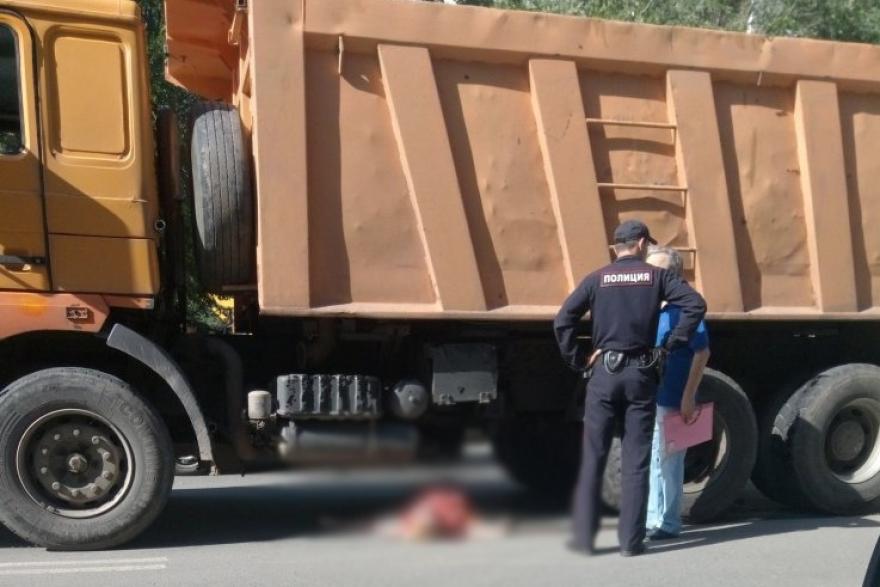 В Кургане на «зебре» грузовик насмерть сбил женщину