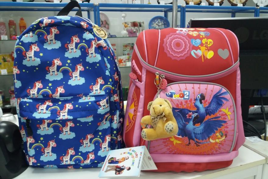 Курганцы купили школьные портфели для детей из малоимущих семей