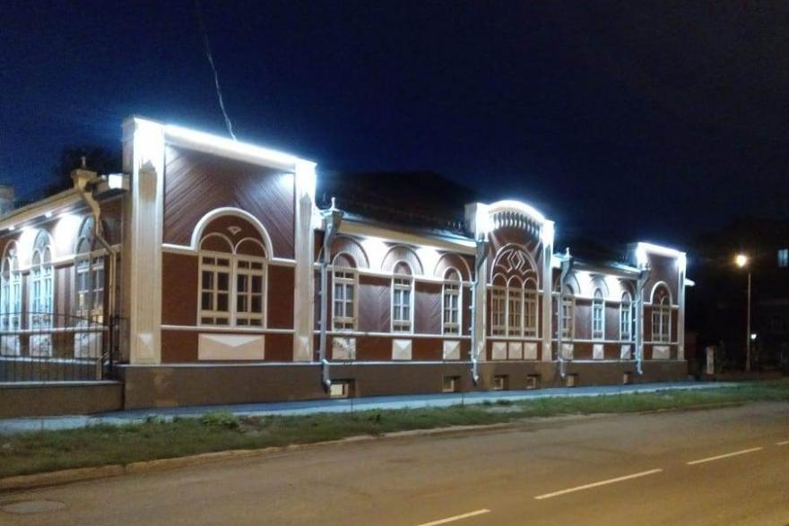 На здании Детской школы искусств №1 в Кургане появилась подсветка