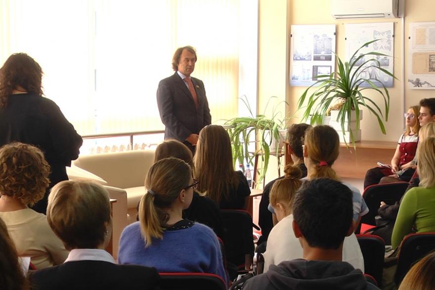 Сергей Лисовский рассказал студентам о работе с опальным олигархом и Первым каналом