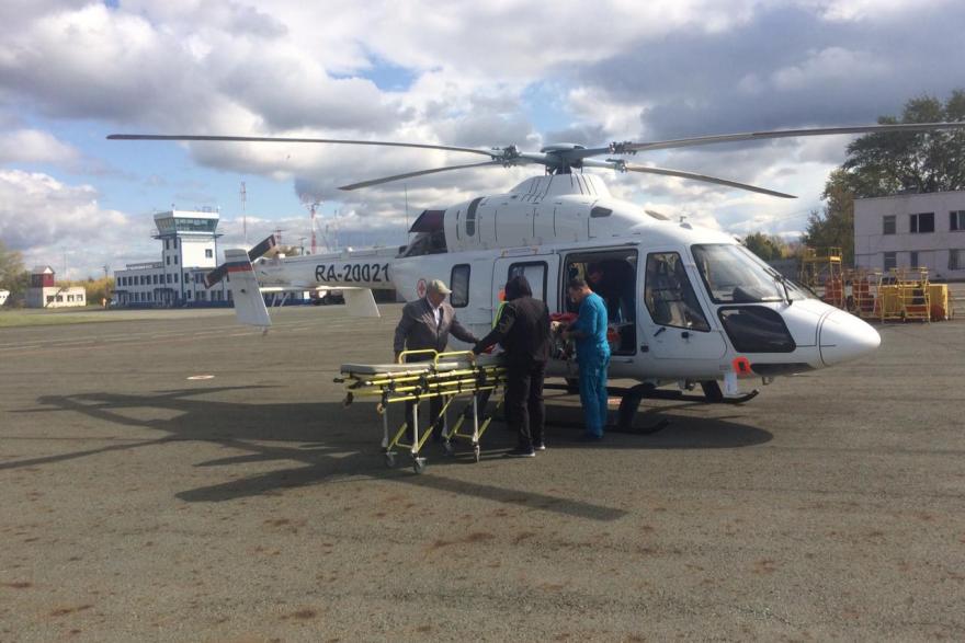 В Курганской области 80-летнюю женщину срочно эвакуировали в кардиоцентр на вертолете