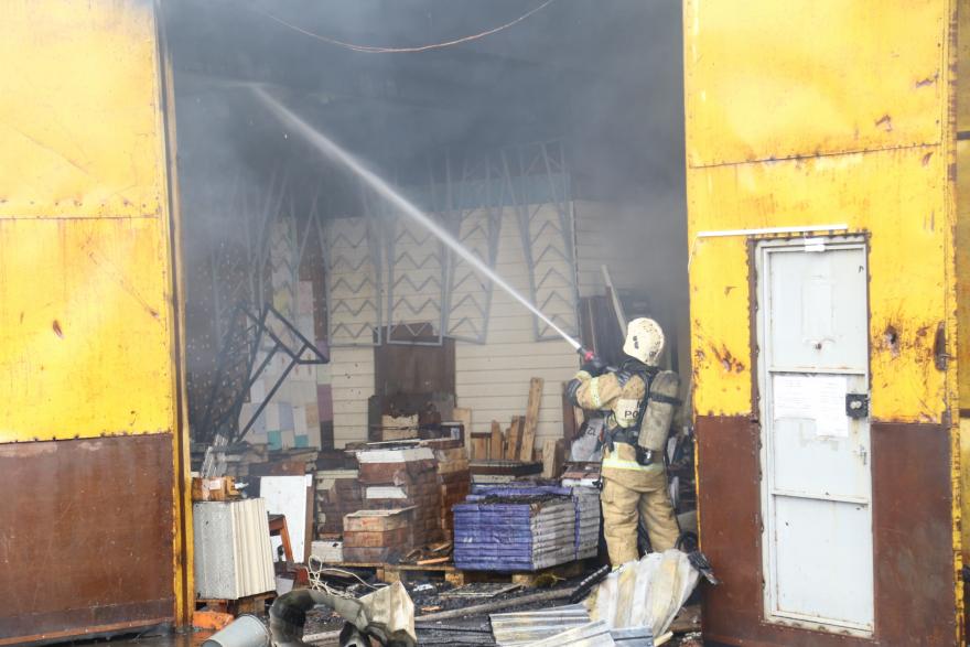 В Кургане ликвидировали крупный пожар 