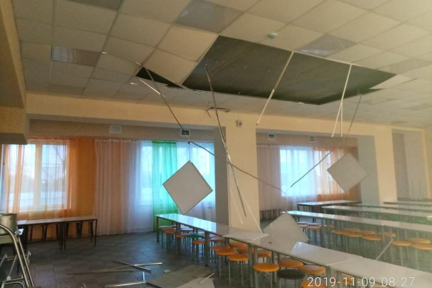 В Зауралье в сельской школе обрушился потолок