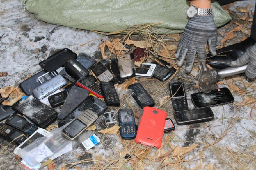 Зауральские полицейские уничтожили сотовые и ноутбуки наркоторговцев