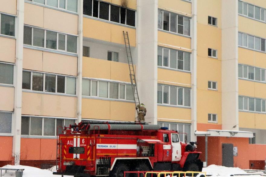 Из курганской многоэтажки из-за пожара эвакуировали 17 человек 