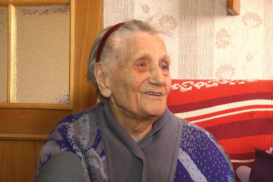 В Кургане труженицу тыла поздравили с 95-летием 