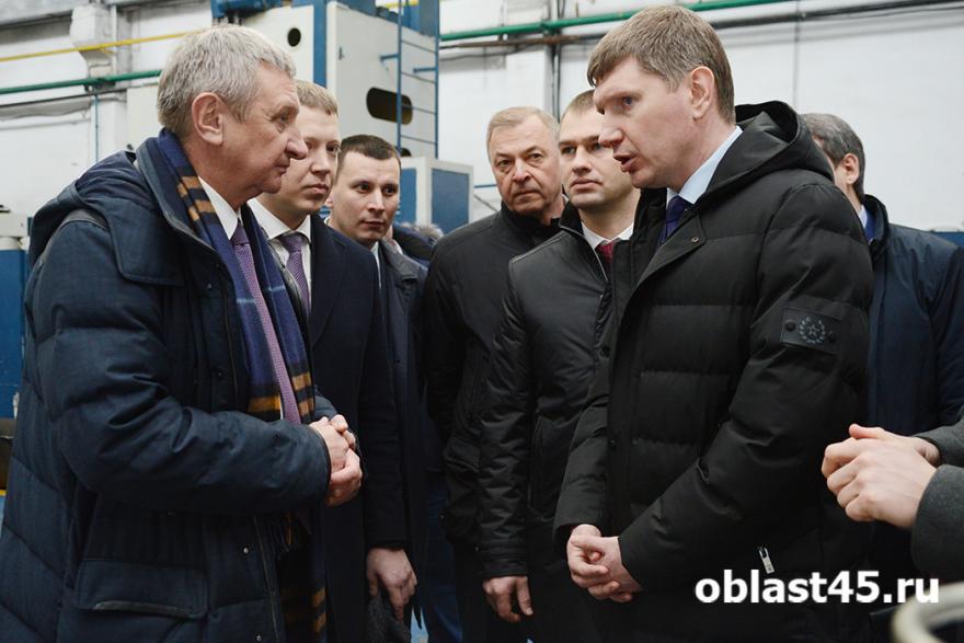 Министр Решетников остался доволен увиденным на курганских заводах