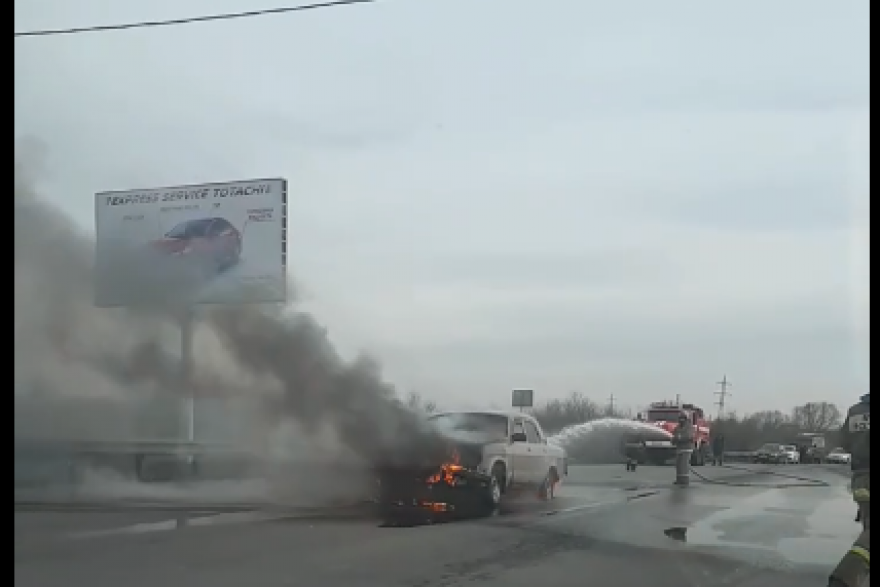 В Кургане сгорел автомобиль «Волга»