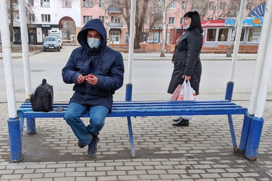 Из-за коронавируса две трети россиян сократили контакты с другими людьми