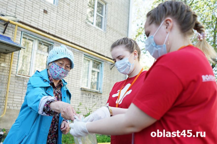 Курганская пенсионерка пожертвовала врачам 10 тысяч рублей