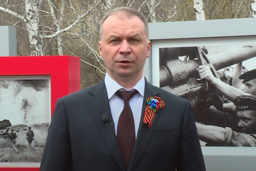 «Пусть небо над нашей страной всегда будет мирным»: Андрей Потапов поздравил курганцев с Днём Победы