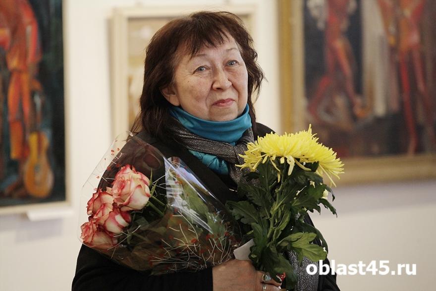 Известного курганского искусствоведа Любовь Кочарину наградили за многолетний труд 
