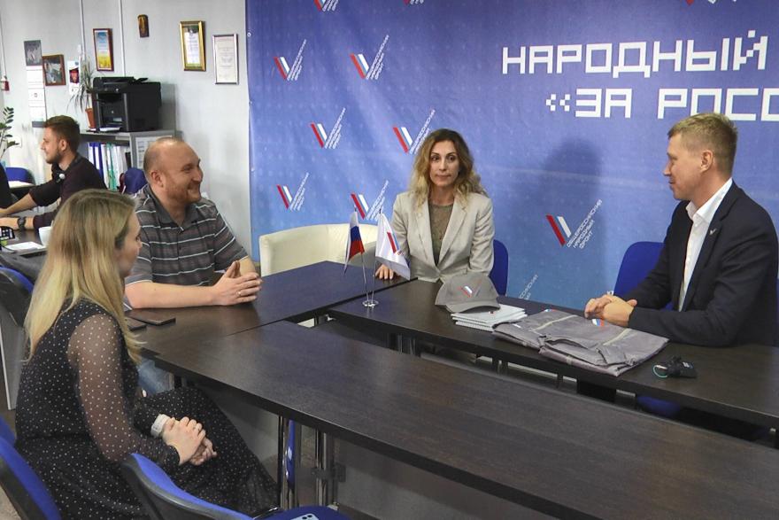 Руководитель регионального исполкома ОНФ поздравил журналистов медиахолдинга «Область 45»