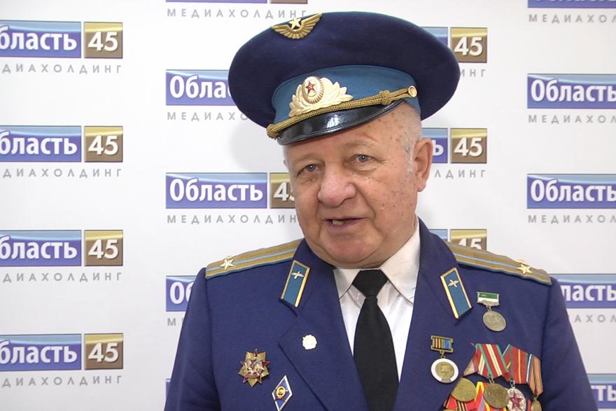 Подполковник военно-воздушных сил России поздравил лётчиков Курганской области с праздником