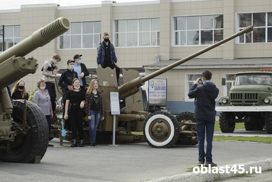 Сельские школьники побывали в музее военной техники «Курганприбора»