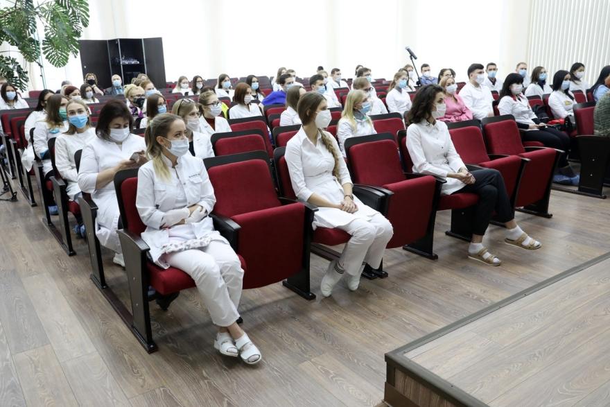 Губернатор Курганской области рассказал студентам-медикам о поддержке молодых специалистов 