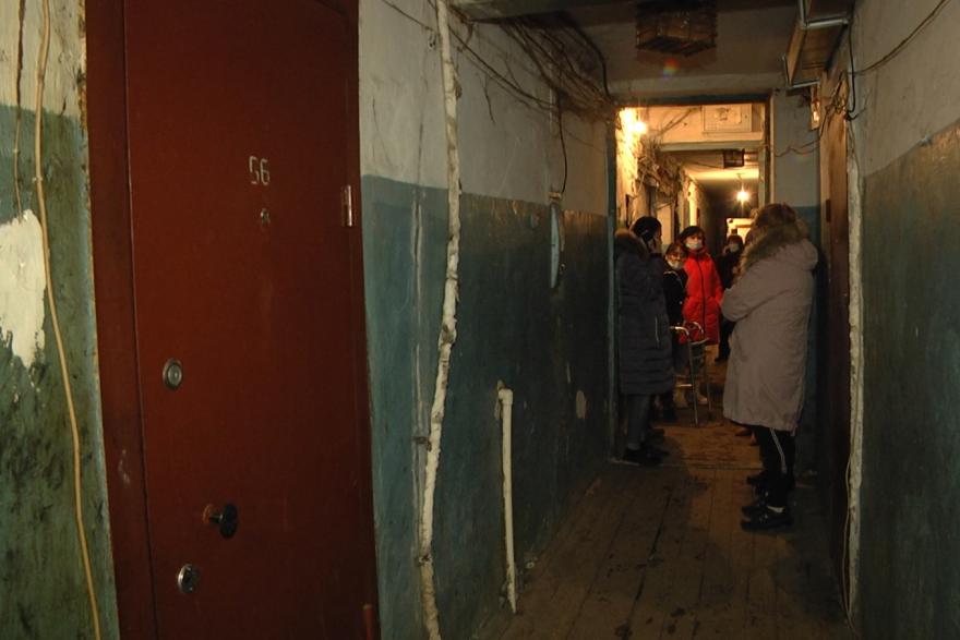 Жители курганского общежития просят помощи в ремонте дома