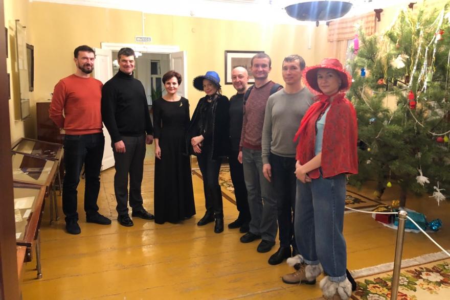 Военных медиков из Москвы сводили на экскурсию в курганский музей декабристов