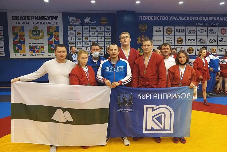  Молодые самбисты Кургана стали призерами первенства Уральского федерального округа