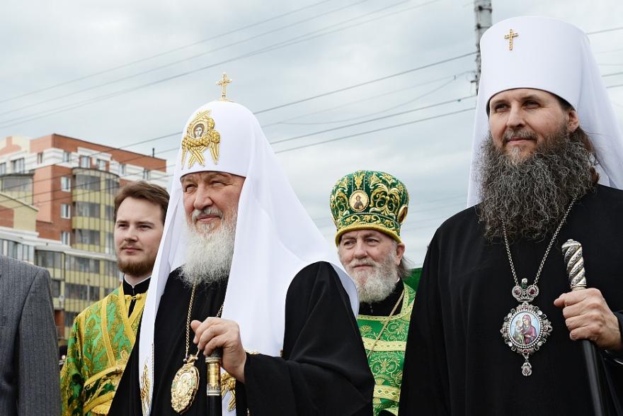 Патриарх Кирилл наградил Курганского митрополита