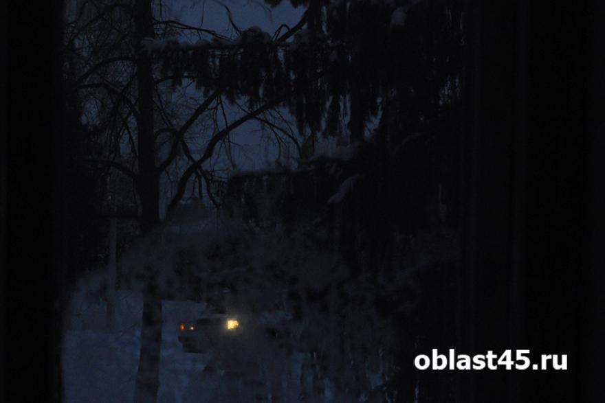 «Один фонарь на все Тополя»: курганский микрорайон живет в темноте