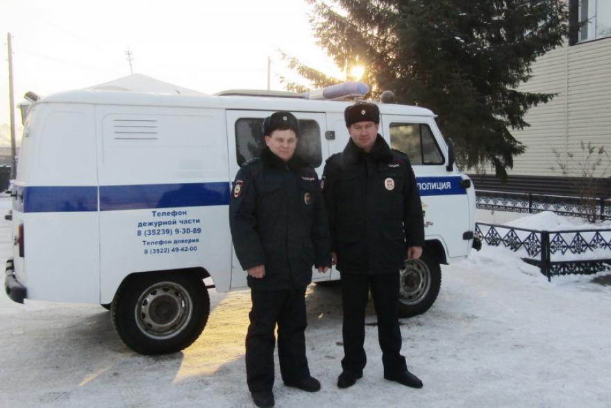 Полицейские Зауралья спасли потерявшегося пенсионера от обморожения 