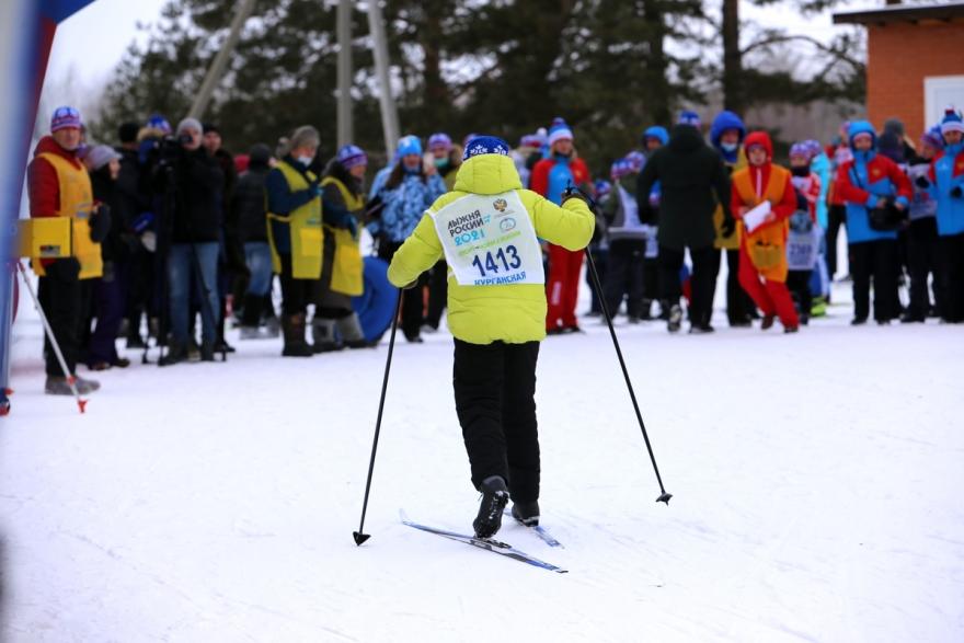 Тысячи курганцев приняли участие в массовой лыжной гонке