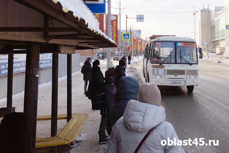 В Кургане школьники будут ездить в автобусах по транспортным картам