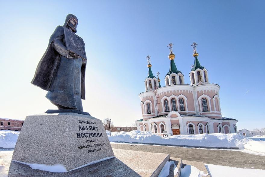 Губернатор Шумков получил на юбилей рисунок зауральского храма