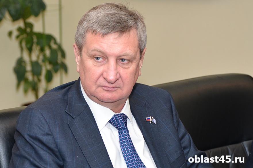 Сенатор Сергей Муратов предложил крупным чиновникам и промышленникам помочь школьникам 