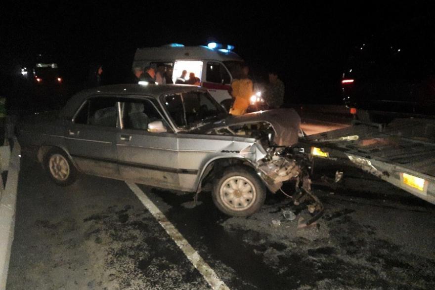 В Курганской области после аварии с двумя грузовиками погиб человек