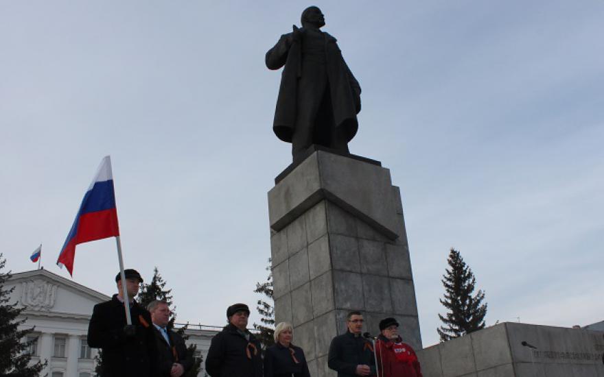 "Даешь СССР-2!" Митинг в поддержку Крыма в Кургане объединил все политические силы