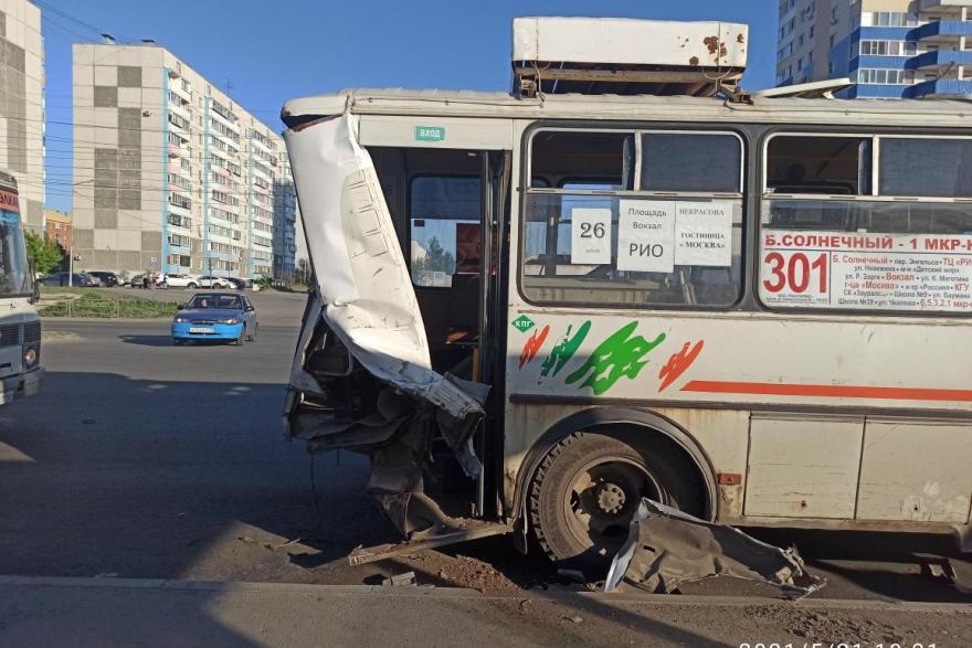 В Кургане в аварии пострадали два пассажира автобуса
