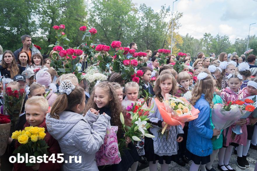 Увеличилось число российских семей с детьми, которые получат по 10 тысяч рублей