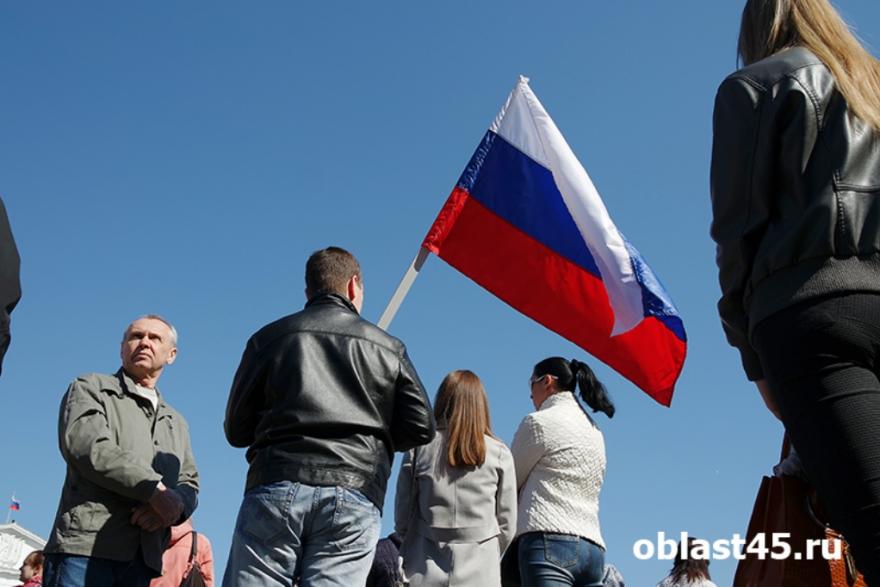 Результаты опроса: жители Урала гордятся своей страной и счастливее остальных