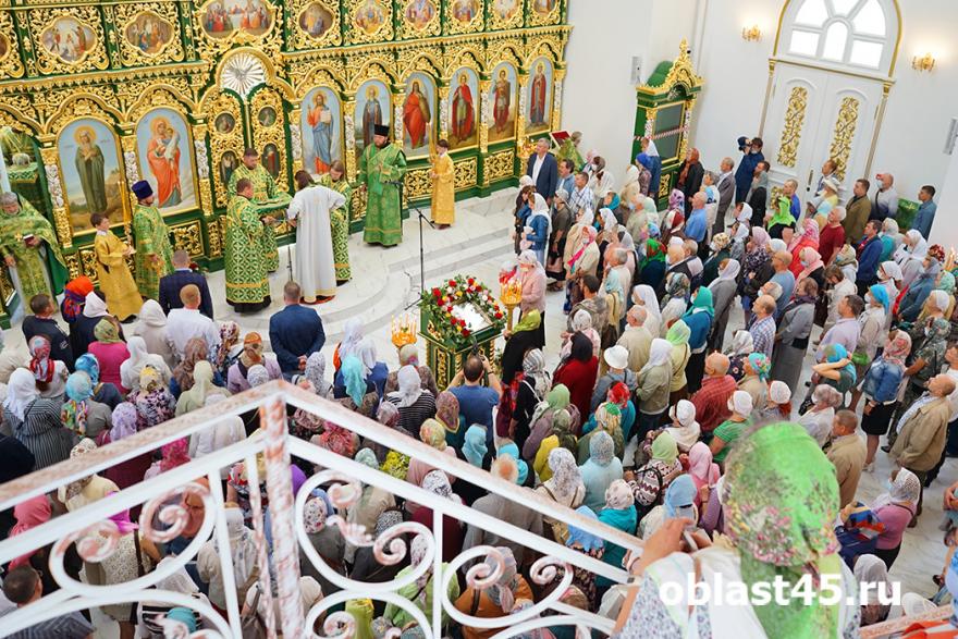 Православные курганцы отметили Троицу в новом храме