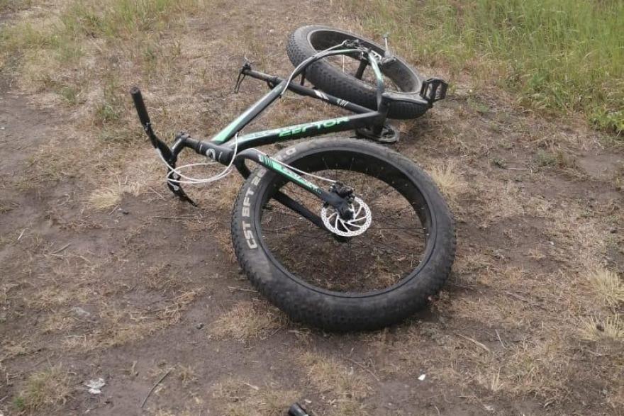 На зауральской трассе девушка на велосипеде попала под колеса автомобиля