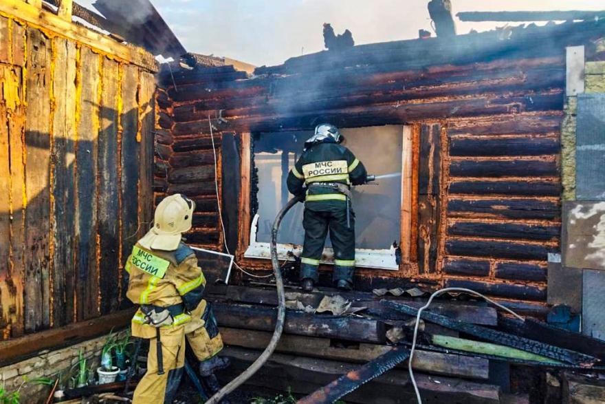 В Кургане в частном секторе сгорели два дома