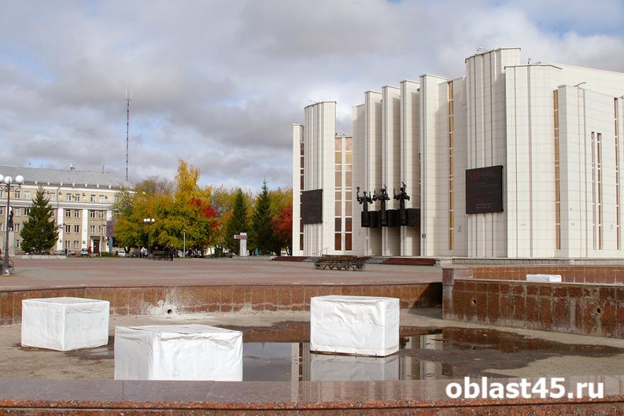 Москвичи будут ремонтировать фонтан в центре Кургана