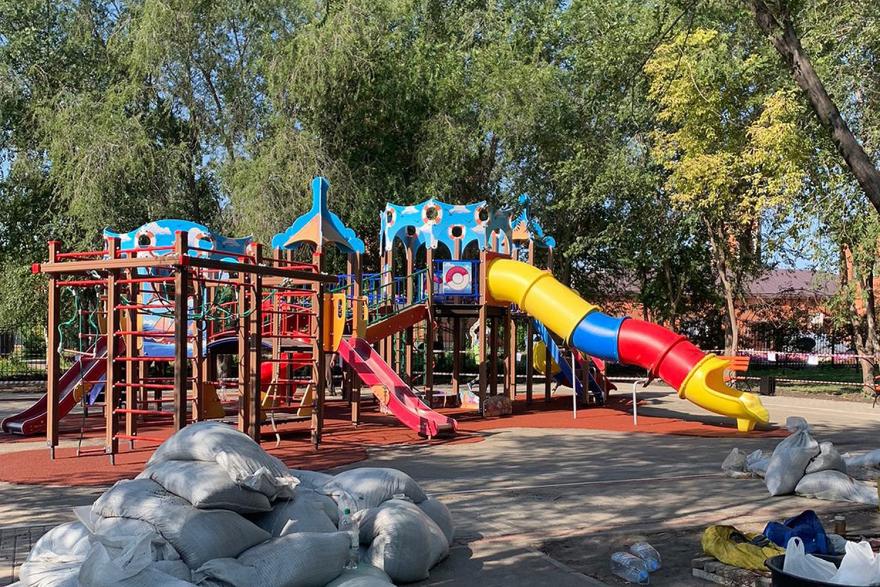 В курганском городском саду детская площадка станет безопасней