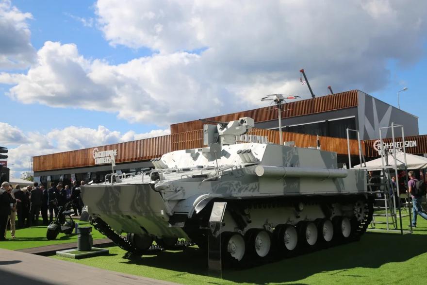 На крупнейшем военном форуме Курганмашзавод представил арктический бронетранспортёр