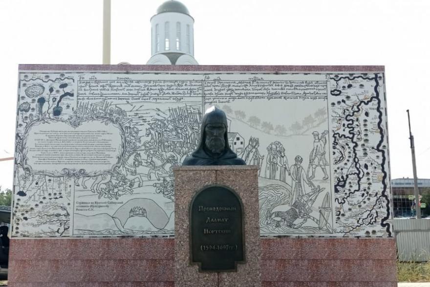 В Кургане установили памятник Далмату Исетскому
