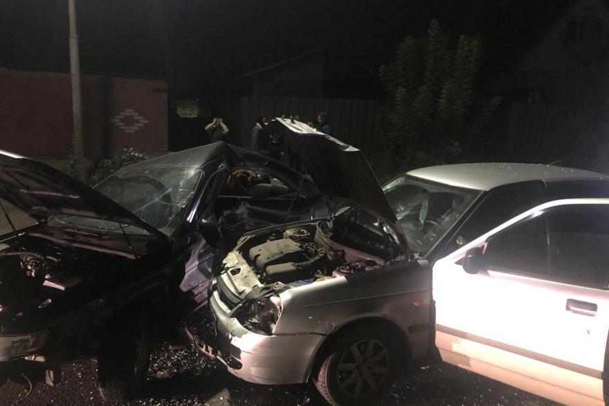 В Кургане водитель без прав с детьми попал в аварию