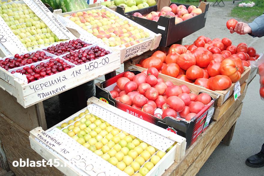 В курганских магазинах взлетели цены на помидоры