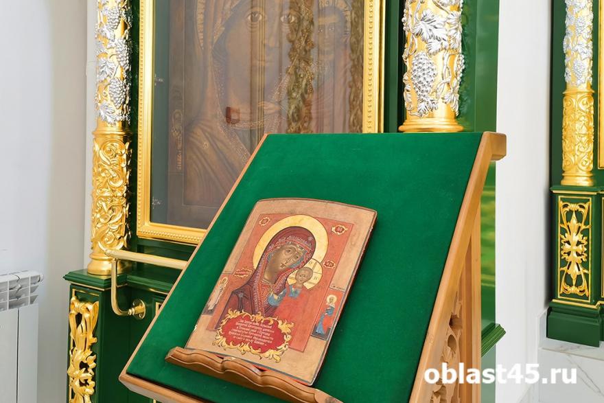  Губернатор Вадим Шумков подарил икону Троицкому собору