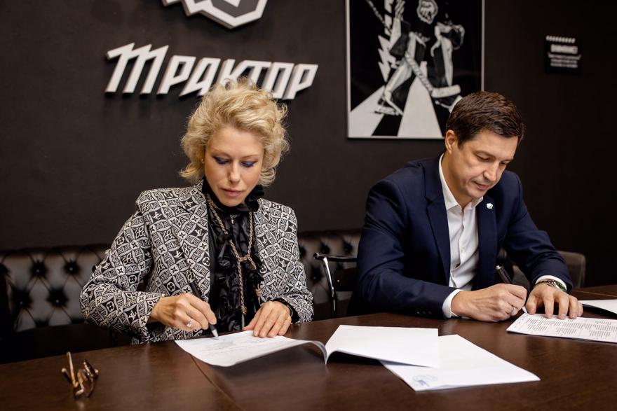 Банк Уралсиб стал финансовым партнером хоккейного клуба «Трактор» 
