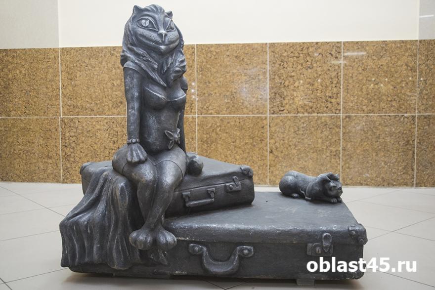 Скандальная скульптура кошки стала новой достопримечательностью Кургана